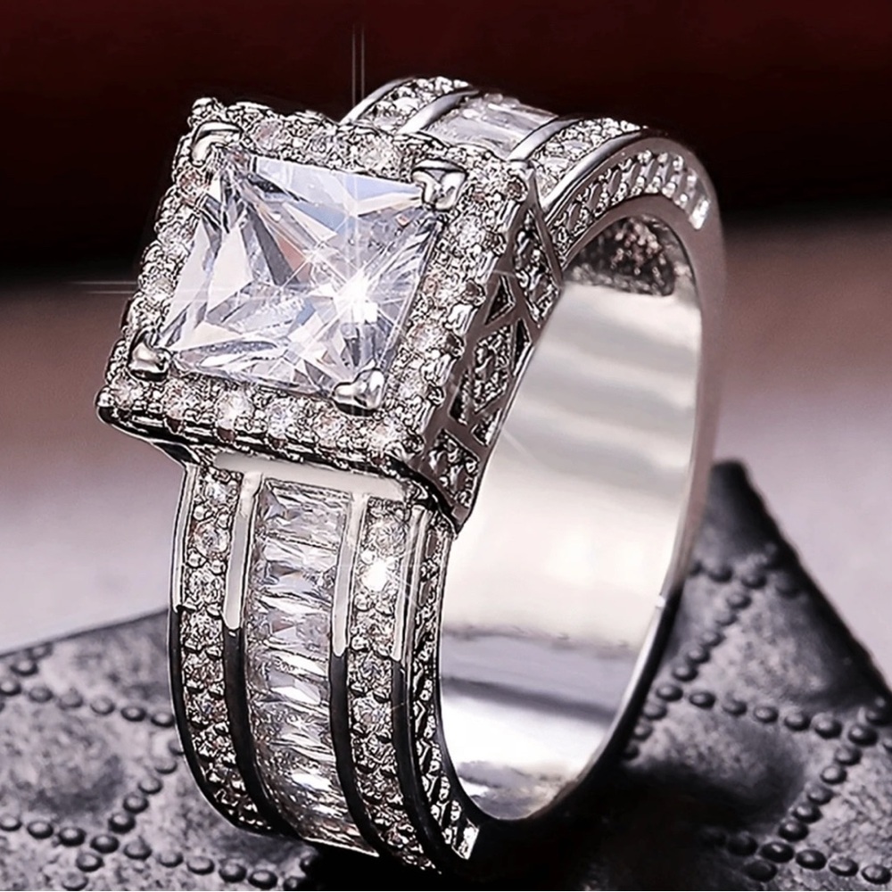 DENKAYS PRINCESS CUT RING - Picture 11 of 16